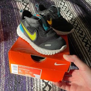 Nike Revolution 5 sneakers